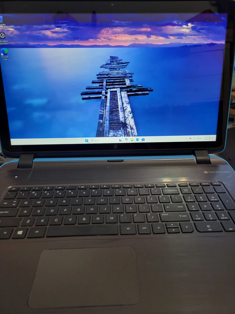RARE SKY BLUE HP Pavilion 17-f233nr Laptop 17.3" Display, AMD A10- 5745m @ 2.10 GHz (8 GB RAM / 1 TB HDD) CD DVD DRIVE, Windows 10