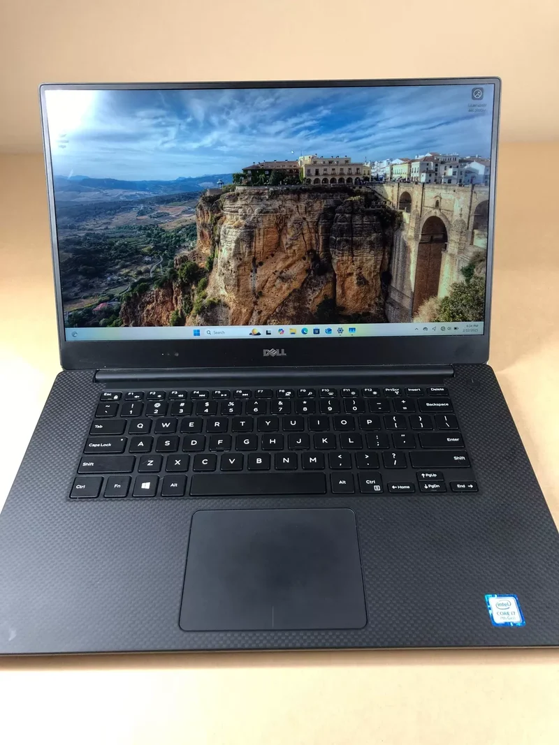 Dell XPS 15 9560 Intel Core i7-7700HQ 15.6" GAMING LAPTOP (16GB DDR4 RAM, 512GB SSD) Nvidia GTX 1050 4GB, WINDOWS 10, Backlit Keyboard