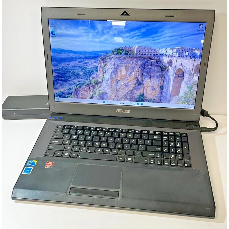 ASUS ROG G73JH 17.3" GAMING LAPTOP Intel Core i7-2630QM (6GB RAM, 250GB SSD) Radeon HD 5870 Windows 11 - CD/DVD