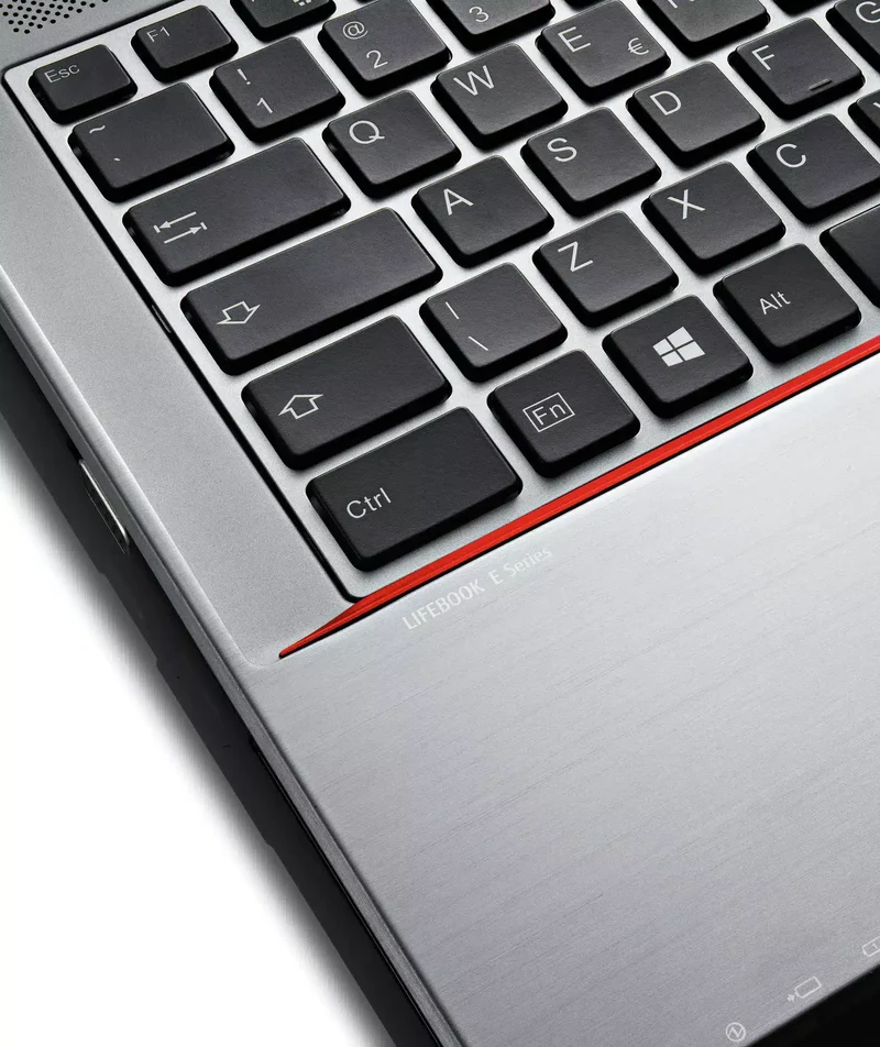 Fujitsu LIFEBOOK E744 Notebook 14" HD | Intel Core i5-4300M 2.6Ghz | Ram 8Gb | SSD 256Gb | WiFi Bluetooth Display Port VGA Windows 10 Pro